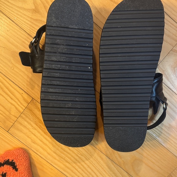 Steve Madden Black Leather Sandals - Picture 4 of 7